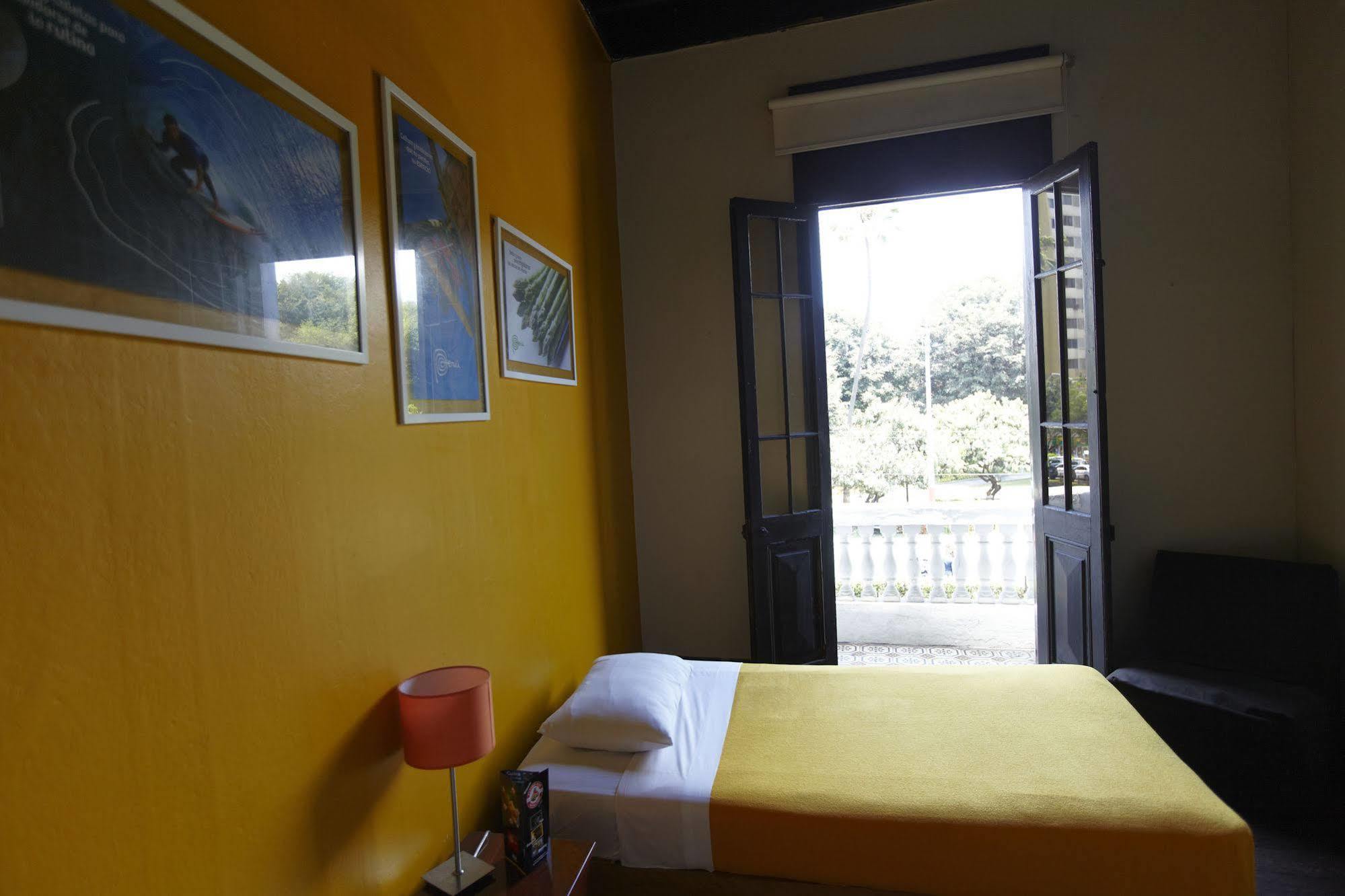 Flying Dog Lima B&B Экстерьер фото